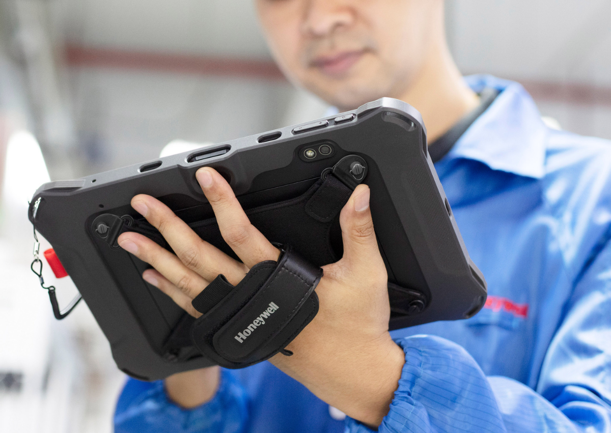 Màn hình cảm ứng 10 inch và thiết kế giống máy tính bảng giúp nhân viên thao tác nhanh, kể cả người mới.